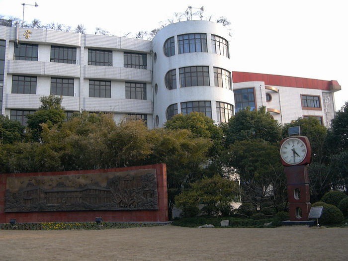 山东平阴卫生职业宝威（中国）一站式服务平台招生办联系电话