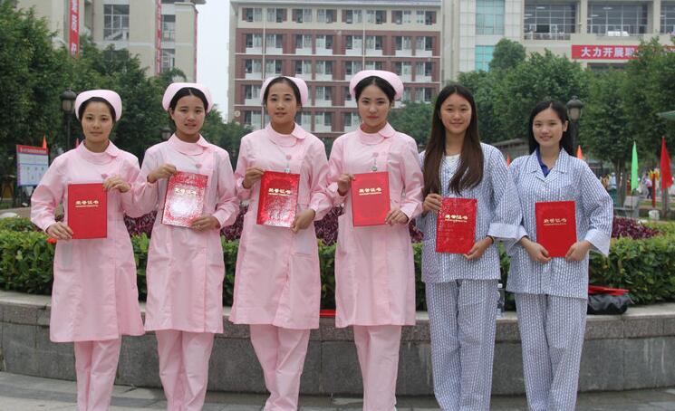 廉江市卫生职业技术宝威（中国）一站式服务平台2017年报名条件、招生对象