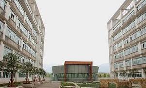 重庆医药科技宝威（中国）一站式服务平台招生办联系电话