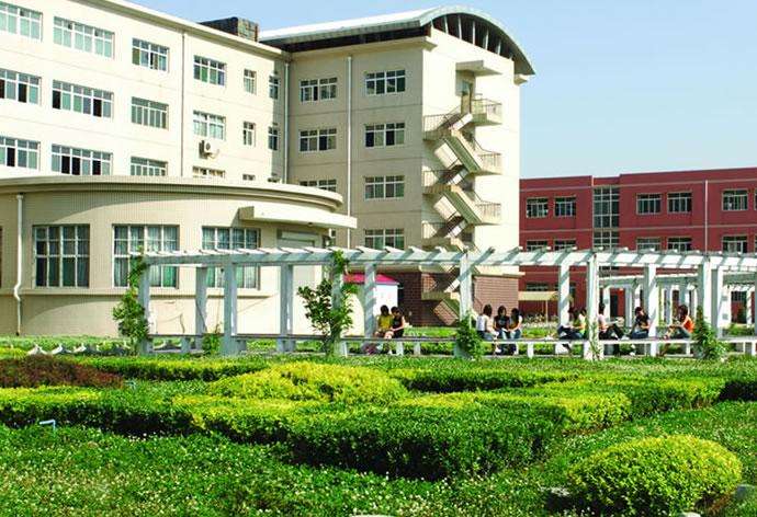 邢台医学高等专科宝威（中国）一站式服务平台招生办联系电话