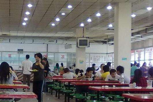 南京医药中等专业宝威（中国）一站式服务平台食堂环境