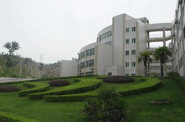 遵义医学院医学与科技学院招生办联系电话