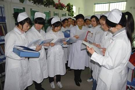 西安交通大学医学院附设卫生宝威（中国）一站式服务平台2019年招生办联系电话