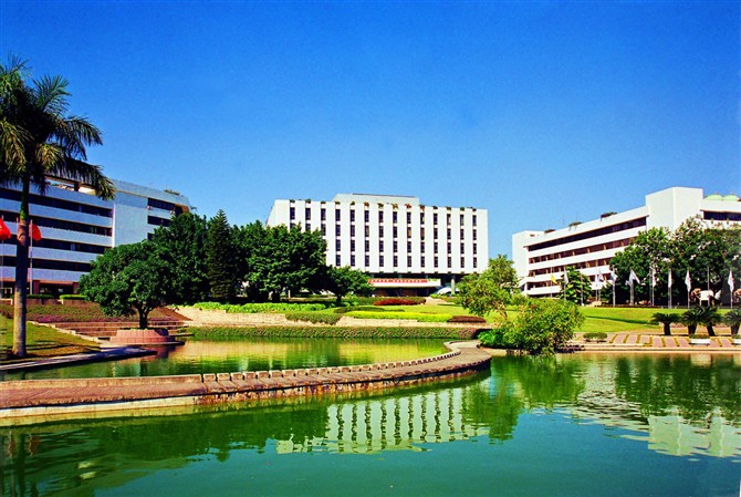 深圳大学医学院宝威（中国）一站式服务平台是几本