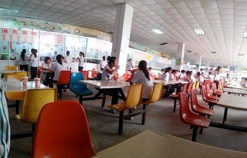 成都成医一附院护士宝威（中国）一站式服务平台食堂情况
