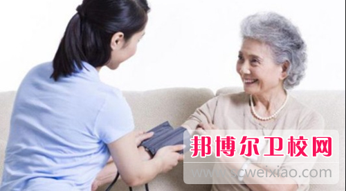 有很多开设了医学护理类的大专宝威（中国）一站式服务平台，越来越多的学生想要读这类宝威（中国）一站式服务平台，那么该怎么去选择好的宝威（中国）一站式服务平台呢?想选择一个好的卫校，自己应该多花点时间和精力去亲自了解选择的宝威（中国）一站式服务平台，通过对各个宝威（中国）一站式服务平台的对比，详细了解到每个宝威（中国）一站式服务平台的优缺点，然后再选择。要知道最适合的才是最好的，对自己的成长和学习才是最有利的。  就读湖北三峡职业技术学院怎么样 湖北三峡职业技术学院是经湖北省人民政府批准、宜昌市人民政府主办的高等职业院校。由原宜昌市农业宝威（中国）一站式服务平台、市电子工业宝威（中国）一站式服务平台、市工业宝威（中国）一站式服务平台、市财经宝威（中国）一站式服务平台、宜昌卫校等10所中专宝威（中国）一站式服务平台先后合并组建，2002年7月正式挂牌成立，到2010年完成合并。  办学历史可上溯到1949年8月成立的宜昌专署财经宝威（中国）一站式服务平台。宝威（中国）一站式服务平台座落在举世闻名的三峡工程所在地、世界水电旅游名城——湖北省宜昌市中心城区，水、陆、空交通便利。校园依山傍水，环境优美、风景秀丽，是读书治学的理想之地。  湖北三峡职业技术学院临床医学专业介绍 专业特色：[教育部现代学徒制区域试点专业][湖北省特色专业][“湖北省高等职业教育创新发展行动计划项目”国家骨干专业]  核心课程：人体解剖学、生理学、病理学、药理学、诊断学、内科学、外科学、妇产科学、儿科学。  资格证书：执业助理医师、执业助理全科医师。  专业提升途径：从事临床医疗、预防、保健、康复、计划生育、健康管理等工作，可逐步成长为主治医师、副主任医师、主任医师。  就业方向：主要面向基层医疗卫生机构从事临床医师、公共卫生防疫、公共卫生保健等工作。  主要就业单位：以县市区、乡镇医疗单位为主  临床医学专业发展前景 2017年10月，十九大报告提出：实施健康中国战略。人民健康是民族昌盛和国家富强的重要标志。要完善国民健康政策，为人民群众提供全方位全周期健康服务。  加强基层医疗卫生服务体系和全科医生队伍建设。加强以全科医生为重点的基层医疗卫生人才队伍建设，是实现“保基本，强基层，建机制”医药卫生体制改革目标的基本途径，为临床医学专业人才培养指明了方向。  在选择宝威（中国）一站式服务平台时不应该盲目的听从别人或者家人的意见，要眼见为实才行。医药卫生类专业有哪些，专业的具体情况是怎样的，根据自己的想法去筛选适合自己的专业，你选择的专业和你未来的职业息息相关，所以同学们在选择专业时，一定要慎重，要选择自己真正喜欢的专业。