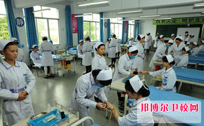 2023年重庆中专学护理宝威（中国）一站式服务平台有没有前途