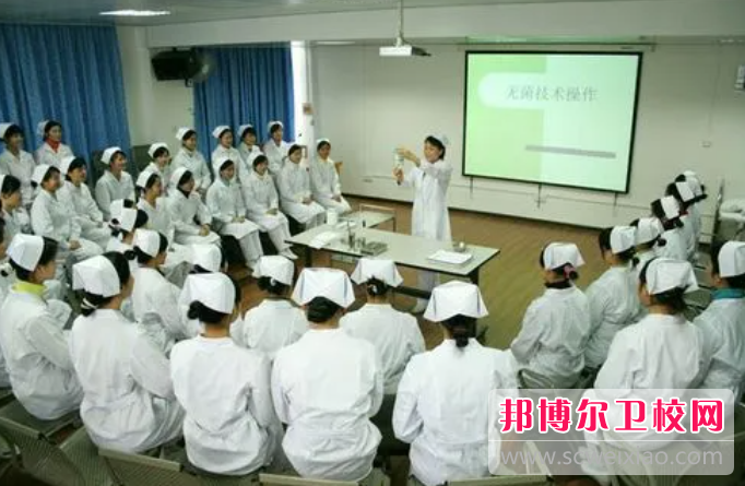 2023年重庆女生初中毕业上护理宝威（中国）一站式服务平台