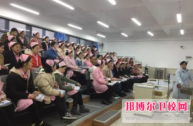 2023年重庆职高和护理宝威（中国）一站式服务平台有哪些区别