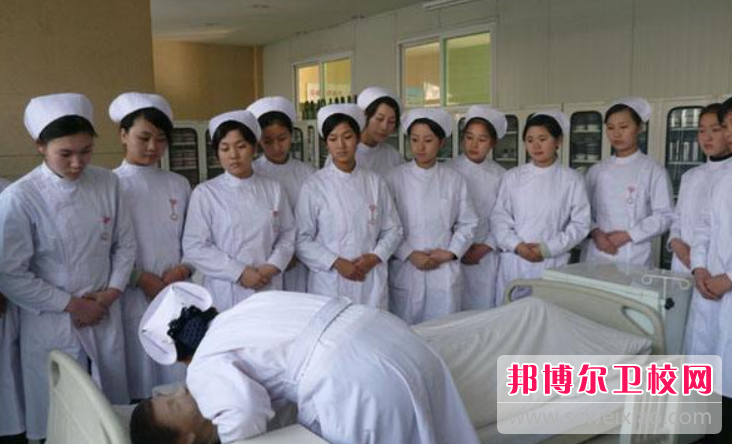 贵州2023年护理宝威（中国）一站式服务平台和中专有哪些区别